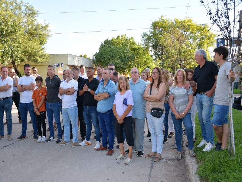 Bernarte inauguró el pavimento en Bº Cottolengo