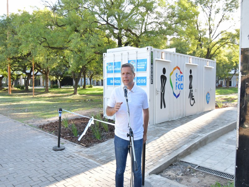 Bernarte dejó inaugurado el primer baño comunitario de San Francisco