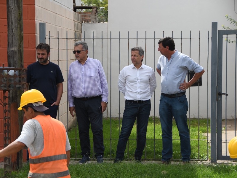 Comenzó la pavimentación del casco histórico de barrio Parque