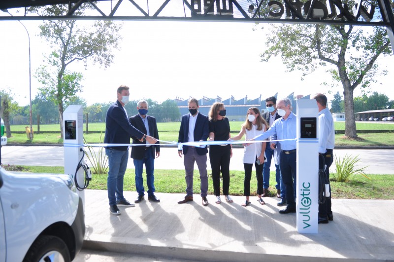 Quedó inaugurada la primera estación de cargadores de vehículos eléctricos de San Francisco