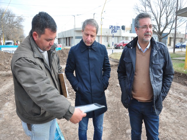 Comenzó la pavimentación de Av. Antártida Argentina