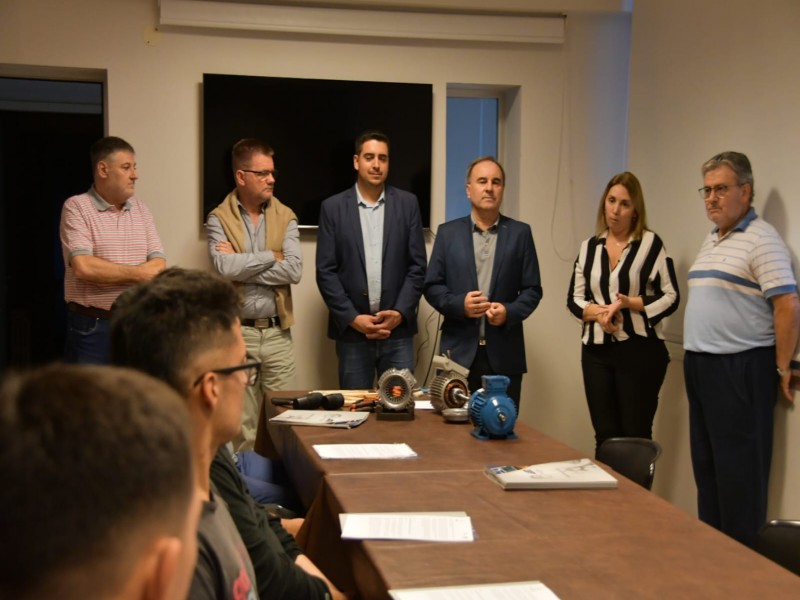 Dio inicio el curso de bobinador en la AIM