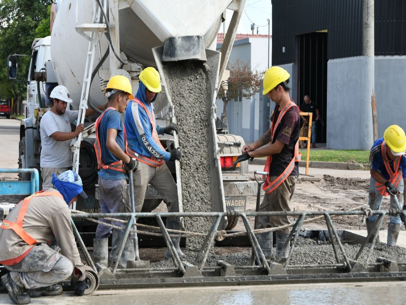 Comenzó la pavimentación de calle Bv. Buenos Aires entre Roma y Av. Güemes