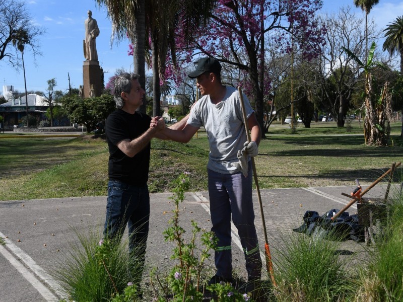 “La Muni en Tu Barrio” estuvo en Bº Roca con una jornada integral de servicios y mantenimiento