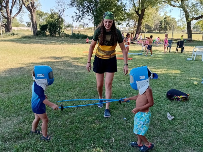 Desde el municipio se impulsa la esgrima en Escuelas de Verano de San Francisco