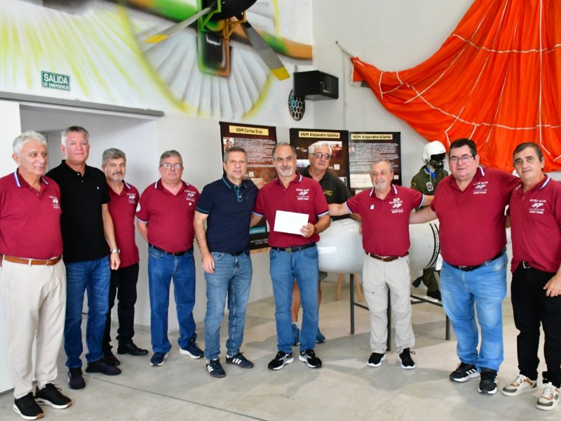 Malvinas: Bernarte acompañó a veteranos y entregó un aporte para el museo