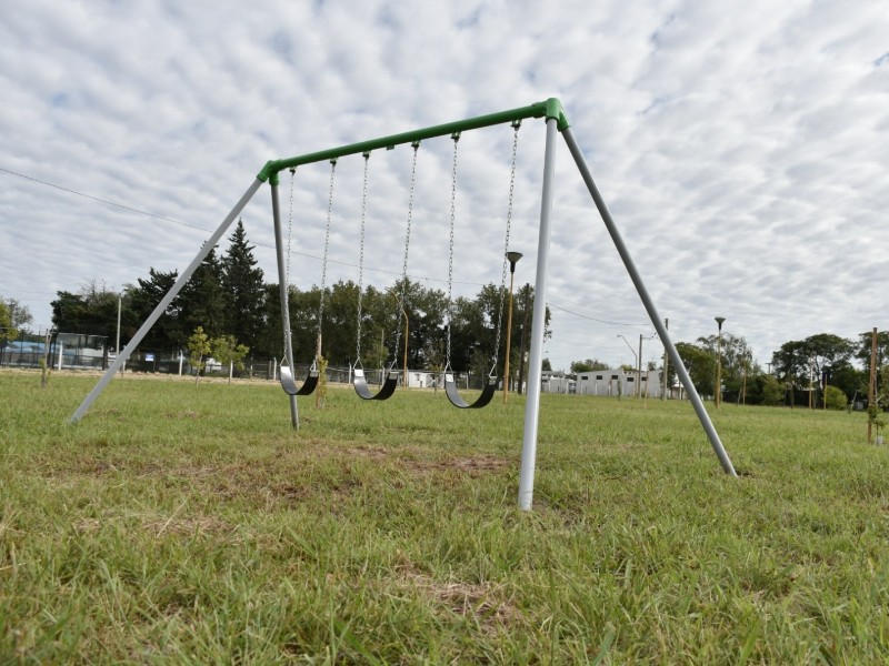 El pedido de una niña que el municipio hizo realidad: la plaza “Iglesias Evangélicas” cuenta con nuevos juegos