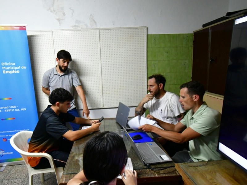 La Oficina Móvil de Empleo llega a barrio 20 de Junio