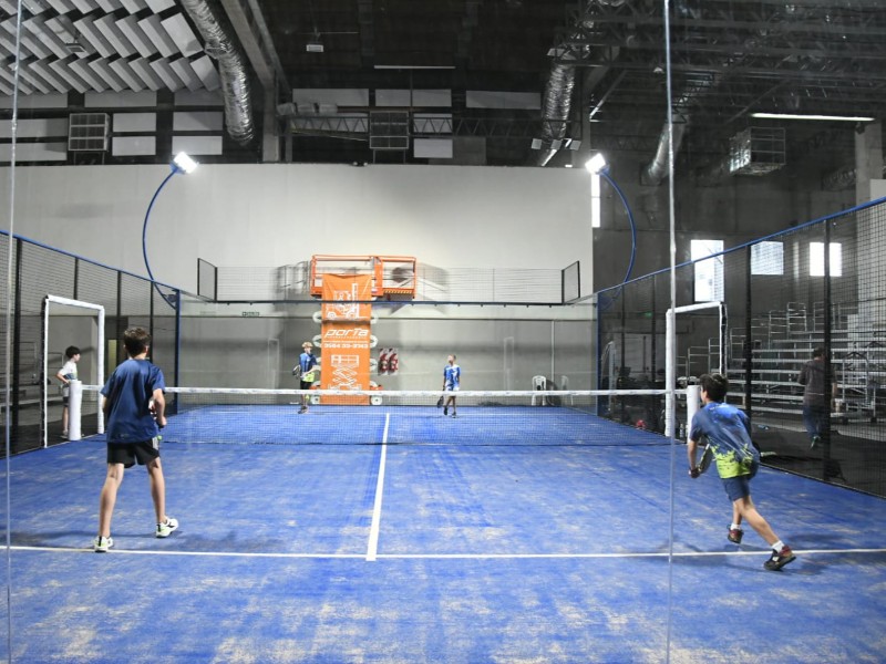 Todo listo en el Superdomo para disfrutar del mejor pádel en San Francisco