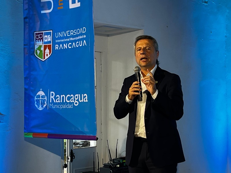 El intendente Damián Bernarte visitó Rancagua y disertó en la “XIV UNIM 2026 – Desafíos de una ciudad viva”