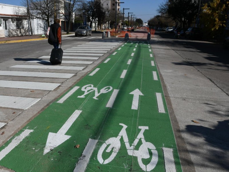 Con trabajos de pintura y demarcación ingresa en su recta final la bulevarización y bicisenda en altura  